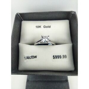 10 K Gold Diamond ring .25 NIB. Pretty ring at a‎ great price!